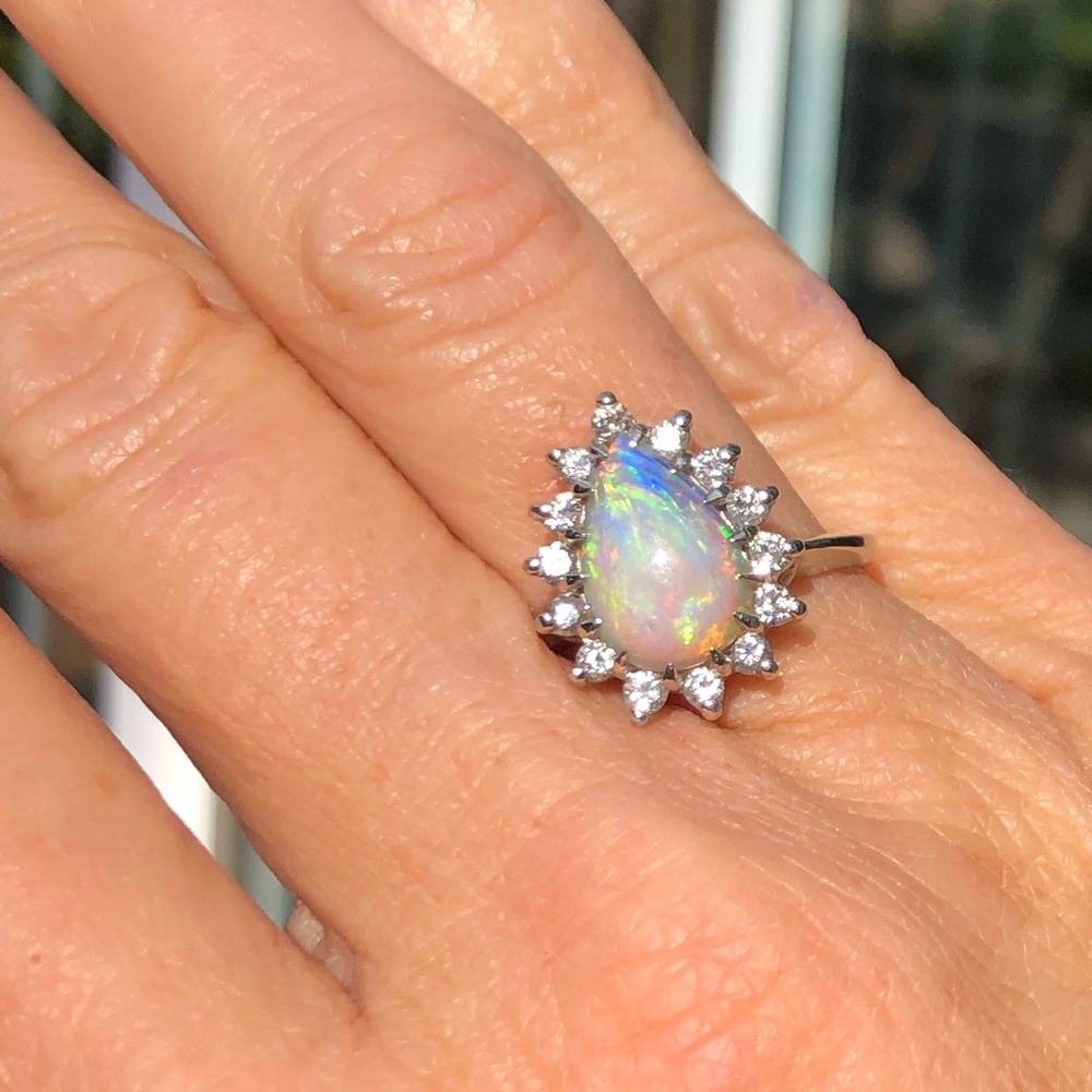 Gorgeous, Fiery Opal & 16 diamonds in white gold!